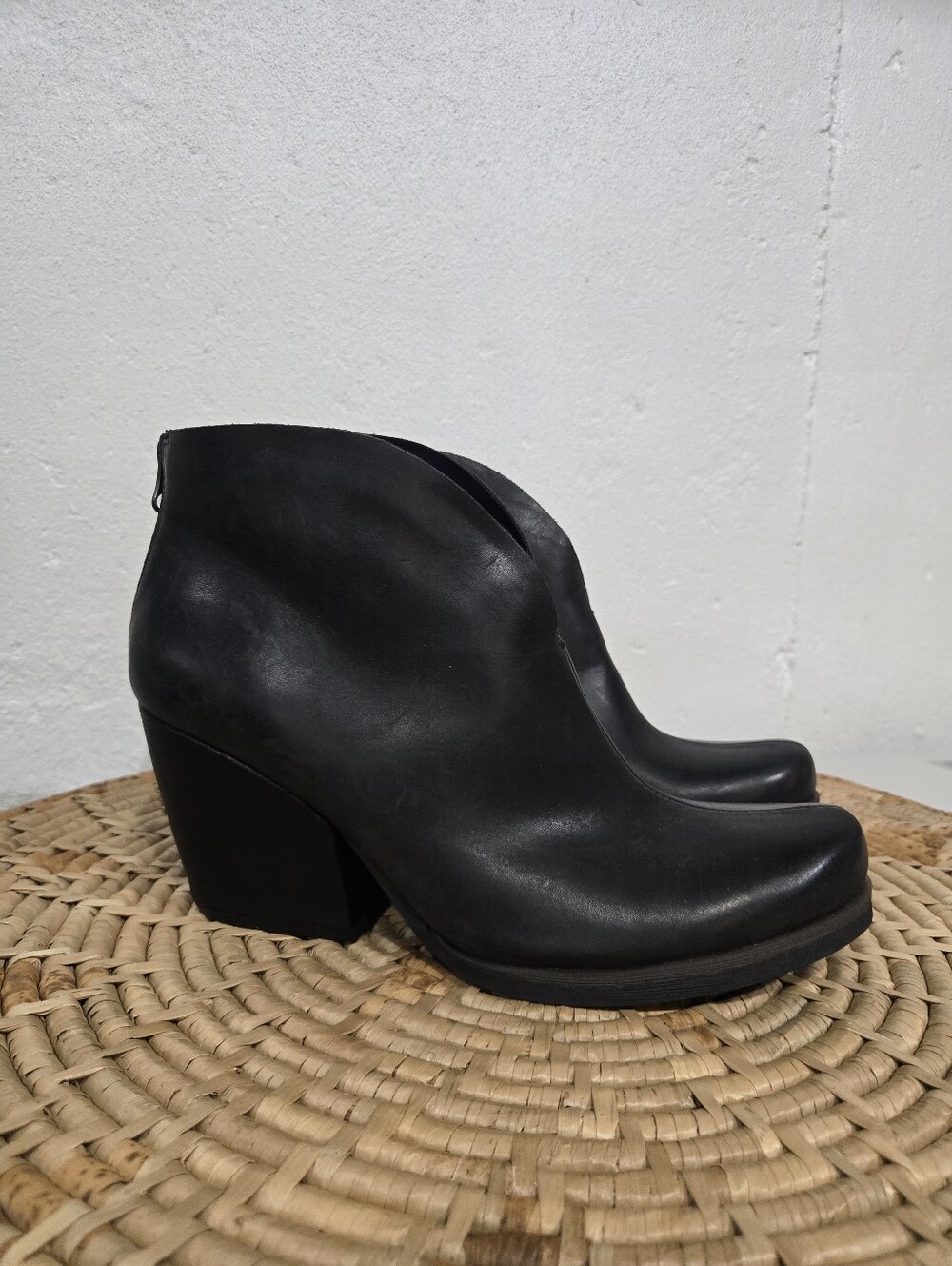 Korks Black Leather Ankle Boots